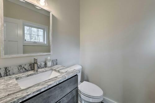 Walk To Downtown! Newly Built Home With Hot Tub