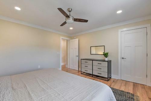 Walk To Downtown! Newly Built Home With Hot Tub