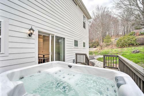 Walk To Downtown! Newly Built Home With Hot Tub