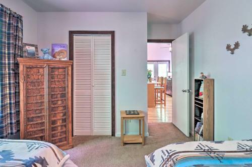 Creekside Home With Fire Pit, Less Than 15 Mi To Hiking
