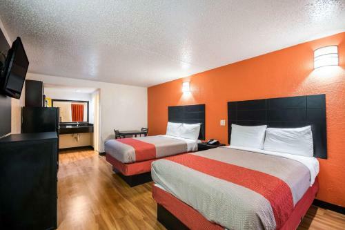 Motel New Six Inn And Suites