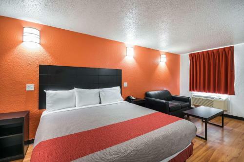 Motel New Six Inn And Suites