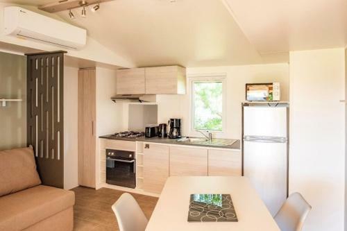 Mobile Home Ouireves Sn 1221 Facing The Mediterranean
