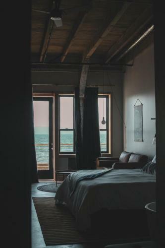 Bowline Hotel