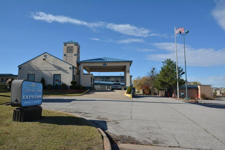 Lincoln Inn Express Hotel And Suites