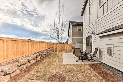 Redmond Family Home With Backyard And Fire Pit!