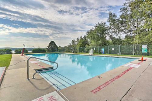Rustic Poconos Retreat With Grill, 1 Mi To Lake