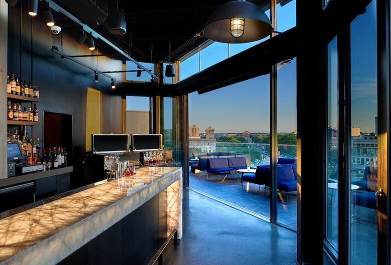 Hotel The Logan