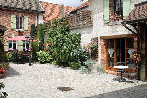 Hostal Chambres D'hotes : La Cour D'etrepy