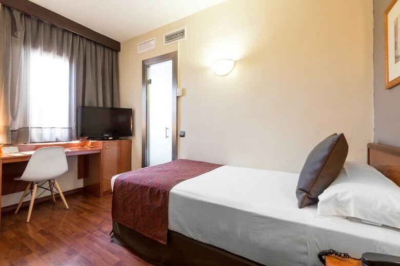 Hotel Catalonia Castellnou