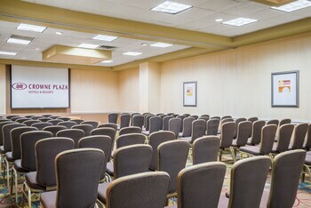 Crowne Plaza Hotel Philadelphia - Bucks County