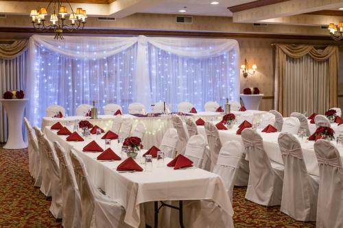 Hotel Coshocton Village Inn & Suites