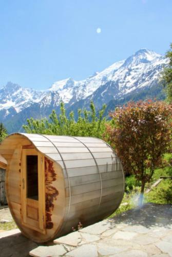 Charming Vintage Cottages With Balcony And Sauna