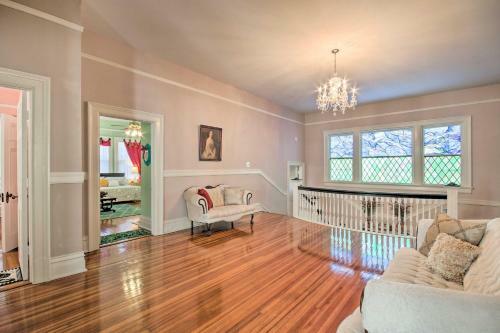 Exquisite Anderson Villa With Sunroom And Grill