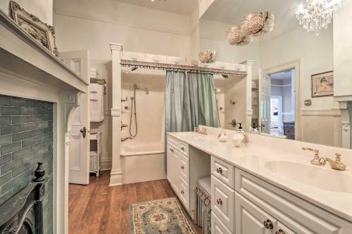 Exquisite Anderson Villa With Sunroom And Grill