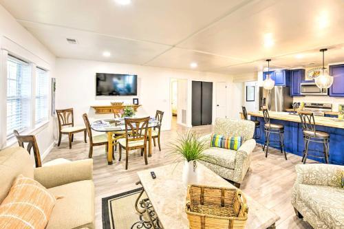Bright Beaufort Home With Porch And Fire Pit!