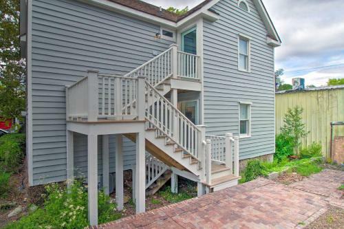 New! Renovated 2 Bed 2 Bath Apartment Downtown