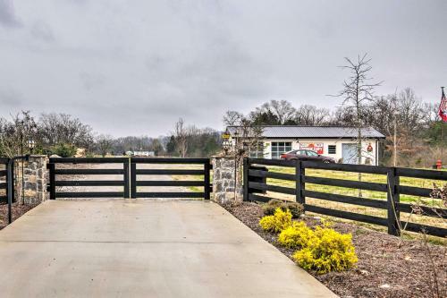 Pet Friendly Milk Barn Cottage On 15 Acres!