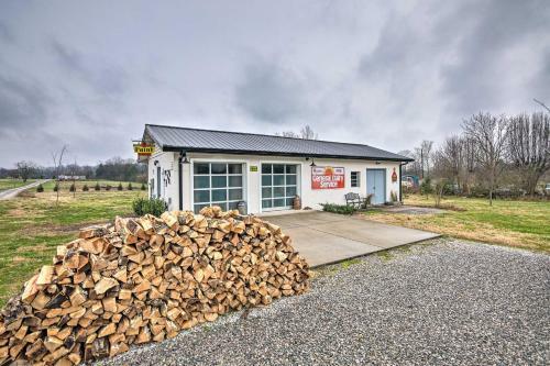 Pet Friendly Milk Barn Cottage On 15 Acres!