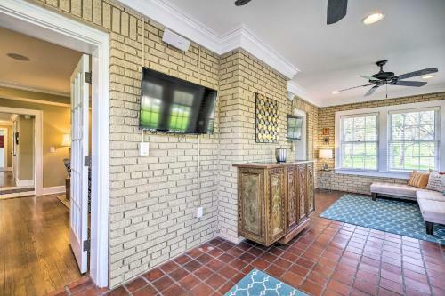 Grand Lafollette Home With Covered Patio On 40 Acres!