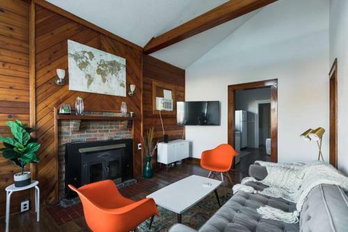 Cozy Mid-century Cottage King Bed 3bed 1bath