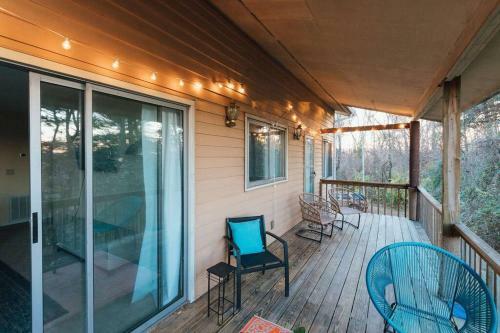 Apartamento Stylish Elegant Getaway King Bed Deck Views