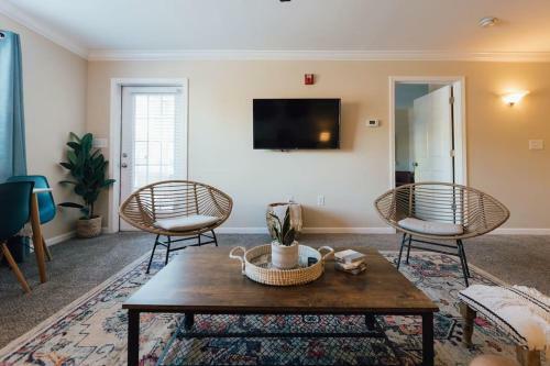 The Bohemian Escape Near Etsu- King Bed!