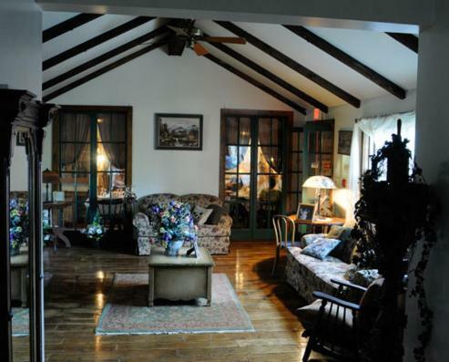 Posada La Perla At Gregory House Country Inn & Restaurant
