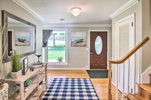Family Home On Cumberland River With Boat Dock!