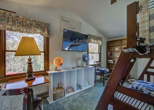 Far Horizons #416 By Aunt Bug's Cabin Rentals