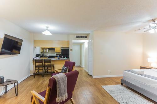 Apartamento Fully Furnished Downtown Studio - Walk Score 85