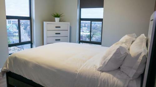 Cozy Downtown High-rise Luxury Apartments