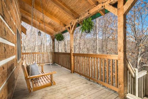 The Double Knot Log Cabin - Secluded Mountain Home