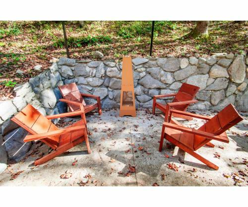 Beary Relaxing Cabin - Romantic With Outdoor Patio