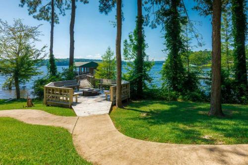 Lakefront Burkeville Gem With Boathouse And Dock!