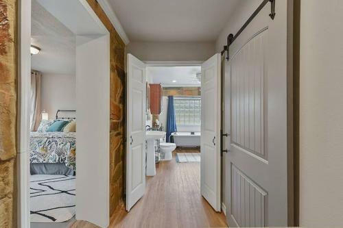 Spacious 4-bedroom Home W/ Beautiful Garden