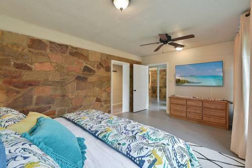 Spacious 4-bedroom Home W/ Beautiful Garden