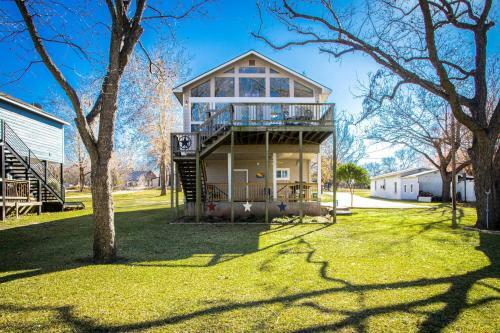 Cozy Retreat On Lake Lbj