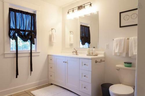 Charming 4bd Bohemian East Nashville Home