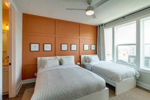New Roofdeck City View 12 Beds Karaoke Pingpong