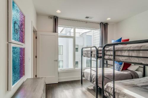 4 Connecting Condos - Sleeps 32 To 36 - Firepits - Garages - Rooftops Decks - Great Views - Security