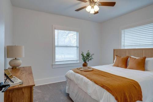 Adorable 2 Bedroom Home 10 Minutes From Downtown