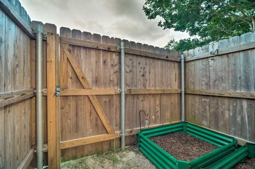 Apartamento Charming Condo With Pool About 2 Mi To Texas A And M!
