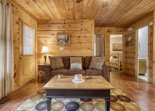 Magnolia Bearadise #311 By Aunt Bug's Cabin Rentals