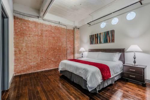 Regal Stays Corporate Apartments - Downtown Dallas