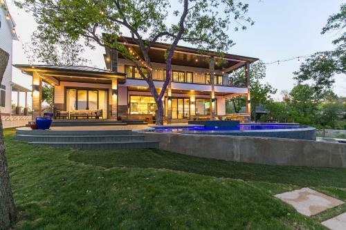 Wake And Roll Plus - The Ultimate Luxury Lake Lbj Escape