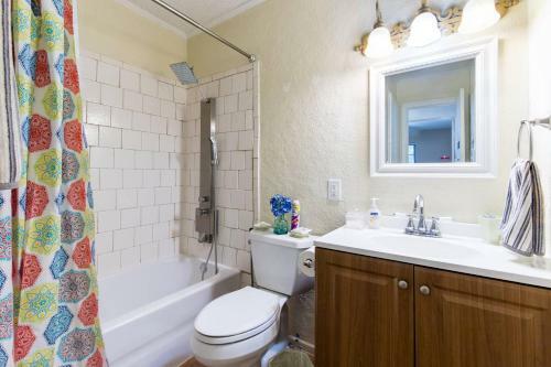 Oasis Near Dfw Airport With Mediterranean Setting