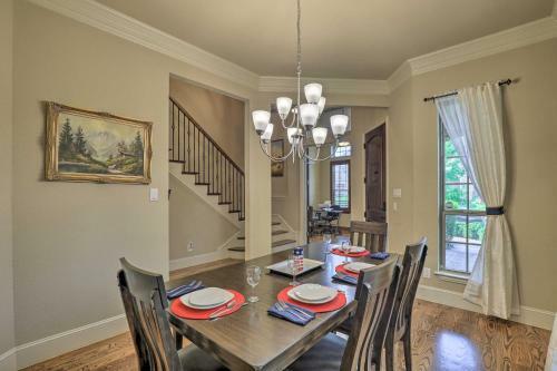 Chic Family-friendly Home In Irving With Yard!