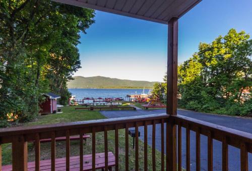 Hotel Flamingo Resort On Lake George