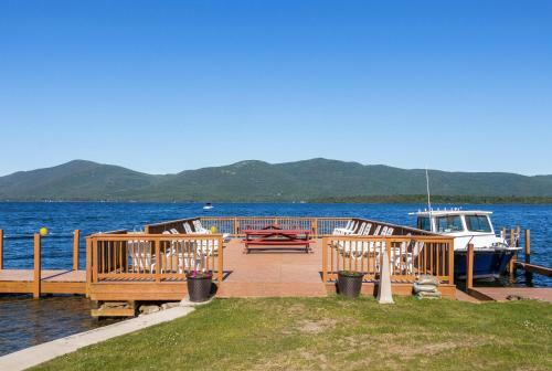 Hotel Flamingo Resort On Lake George
